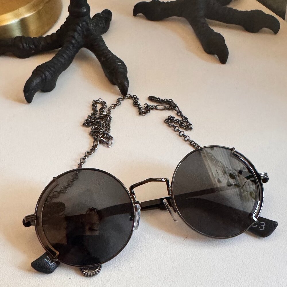 Disturbia Emilie Round Sunglasses with detachable Chain